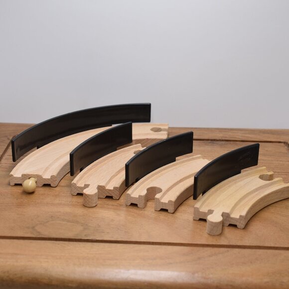 7" and 4" Brio Accessories Curved Fenced Tracks Toys Train Scene Wooden Railway - Picture 3 of 8